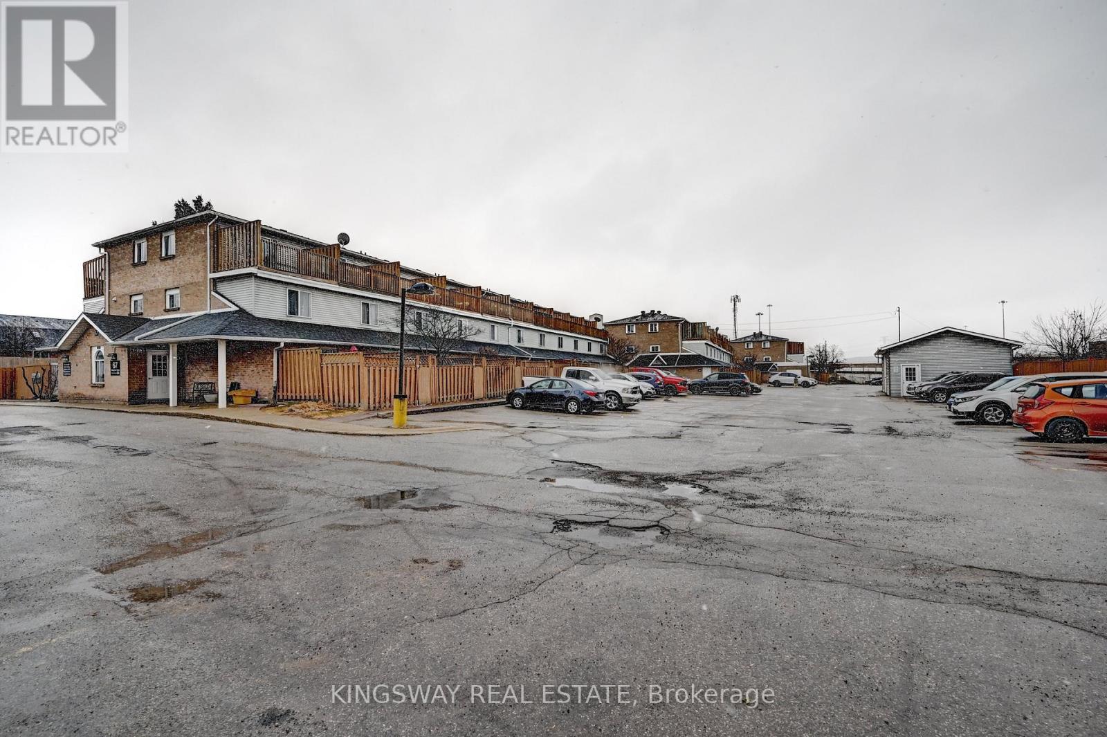 37 - 67 Valley View Road, Kitchener, Ontario  N2E 3J1 - Photo 31 - X12077092