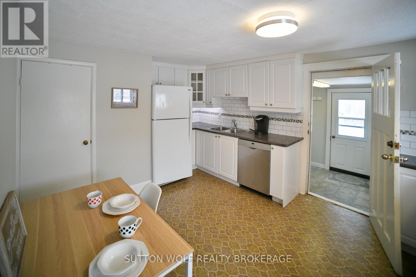 91 North Street, Strathroy-Caradoc (Nw), Ontario  N7G 1Z4 - Photo 10 - X12125039