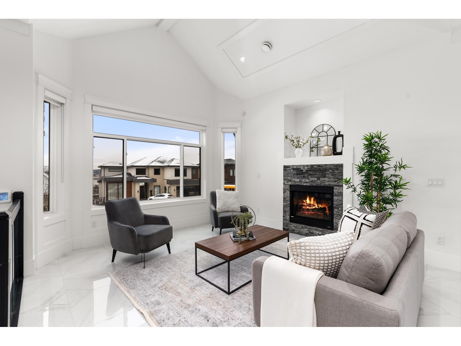 Property at 11376 ROYAL CRESCENT image 4