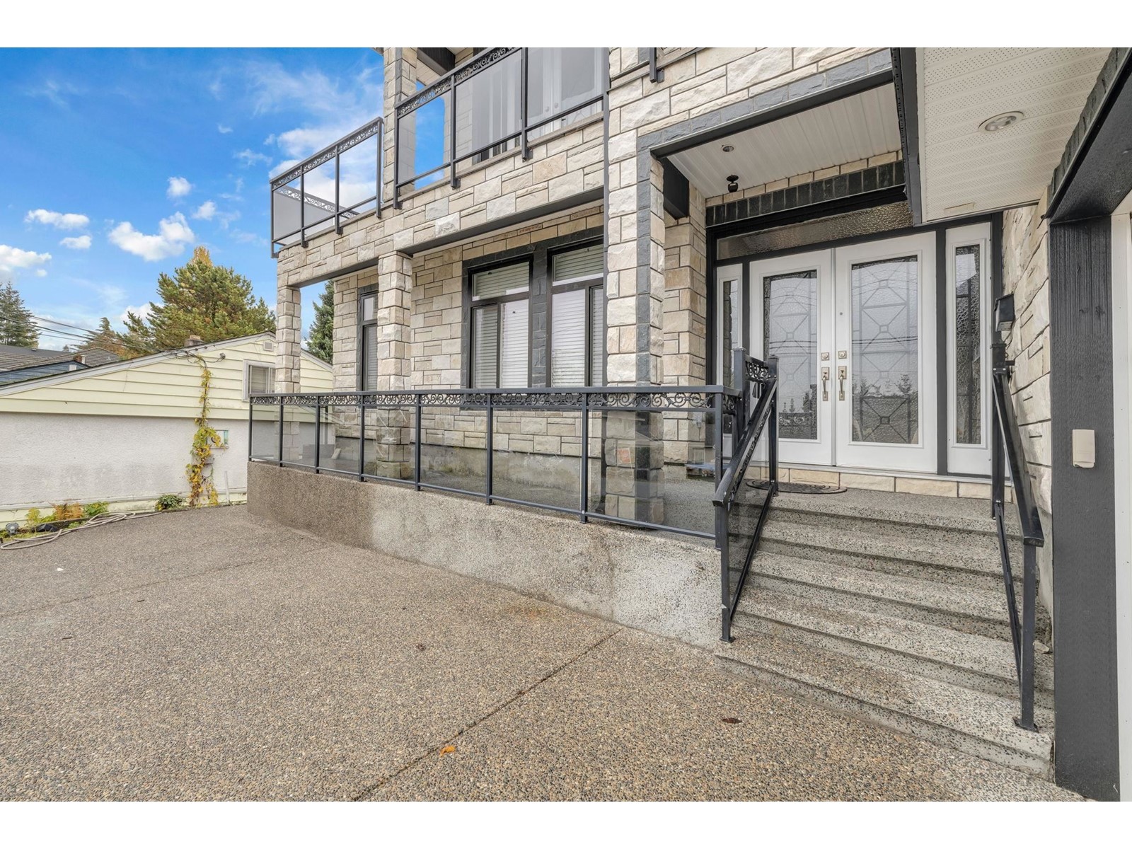 Property at 12938 107 AVENUE image 2