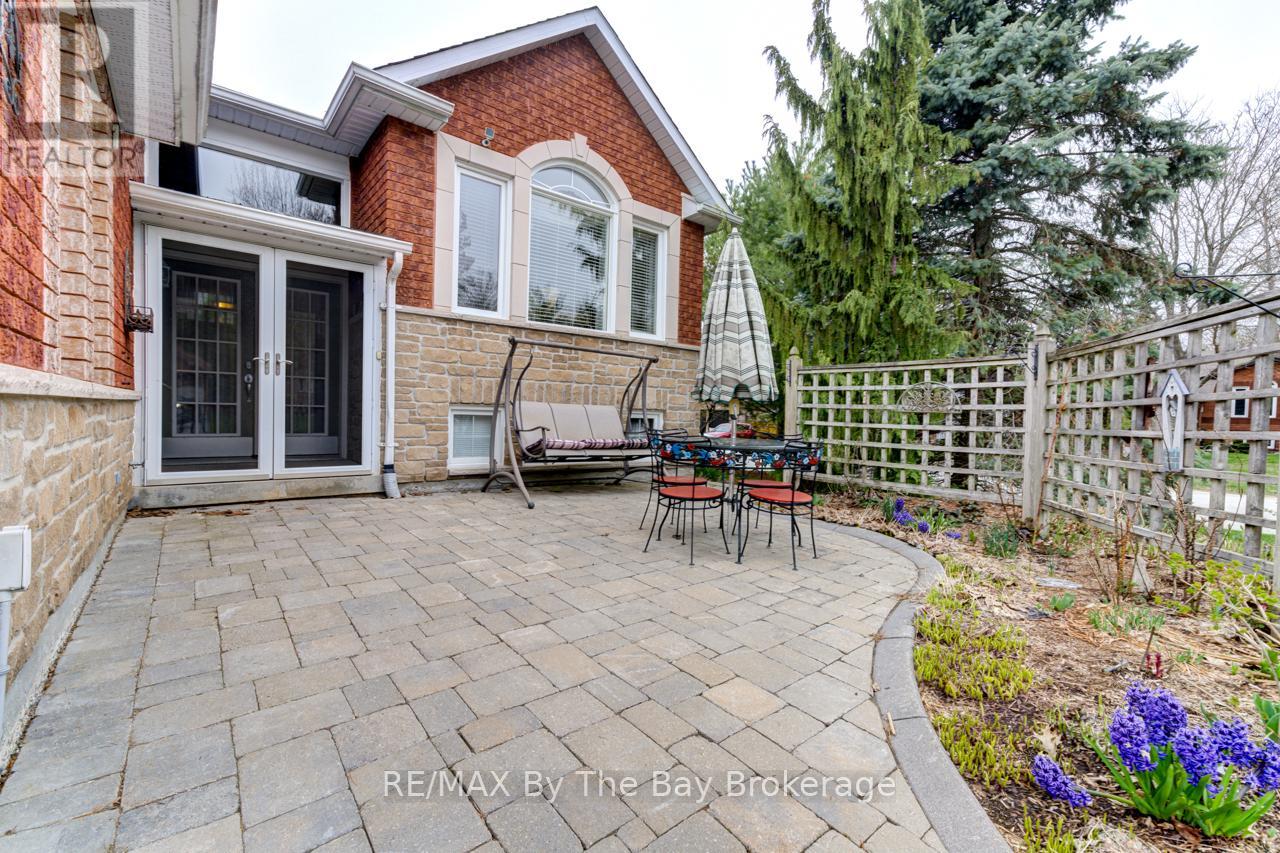 Property at 14 TIMBERLAND CRESCENT image 3