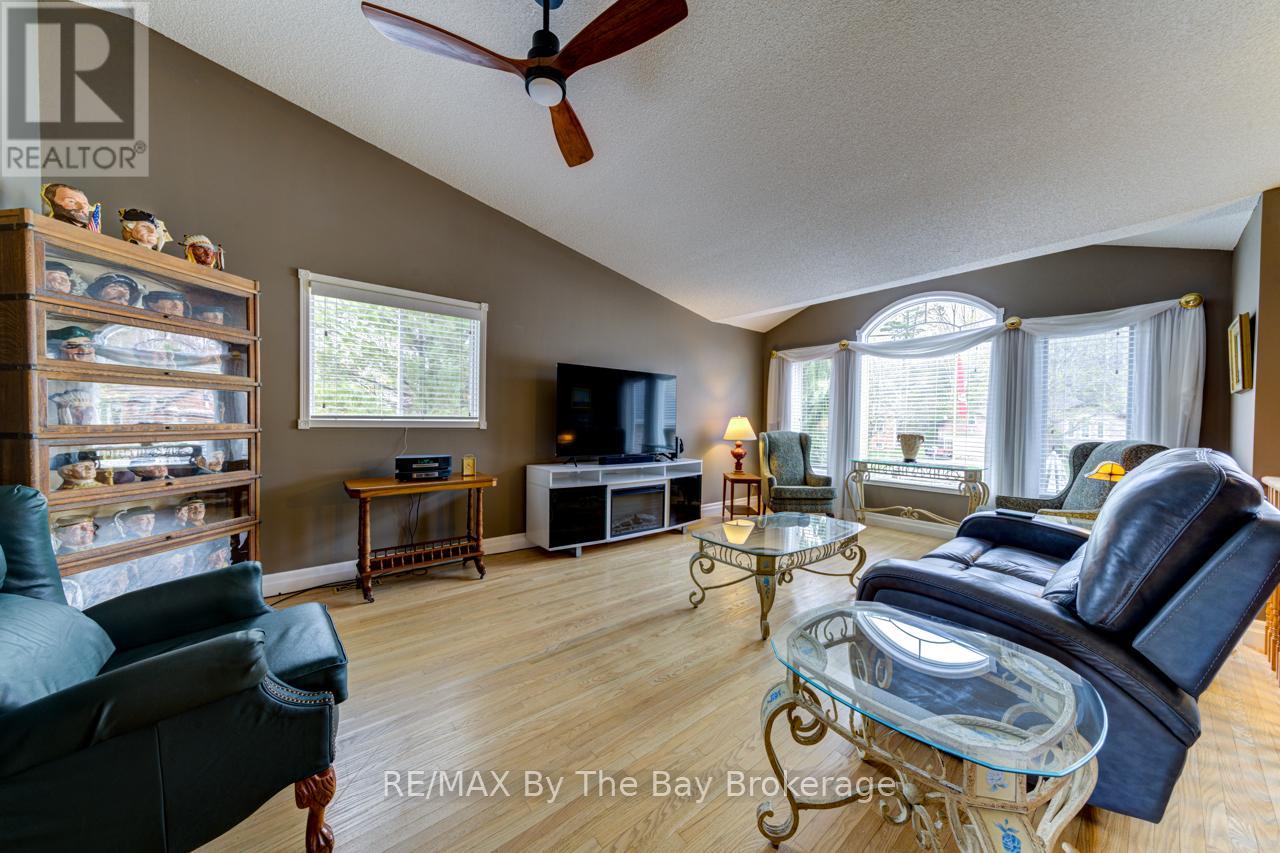 Property at 14 TIMBERLAND CRESCENT image 5