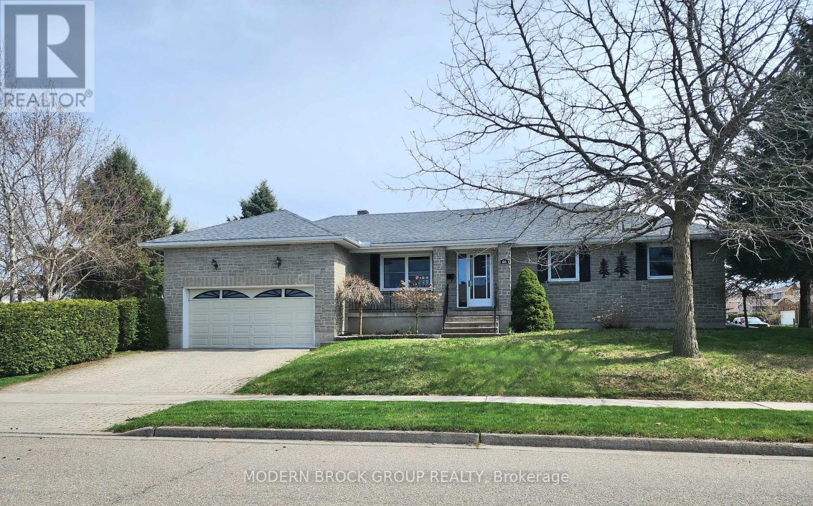 101 MACKENZIE STREET, Brockville, Ontario