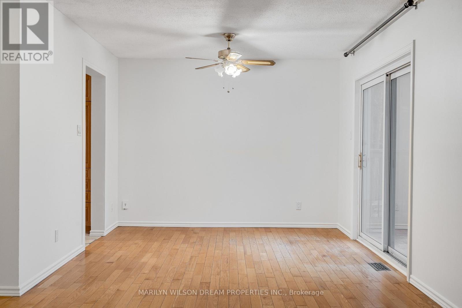 554 Seyton Drive, Ottawa, Ontario  K2H 9B2 - Photo 9 - X12125381