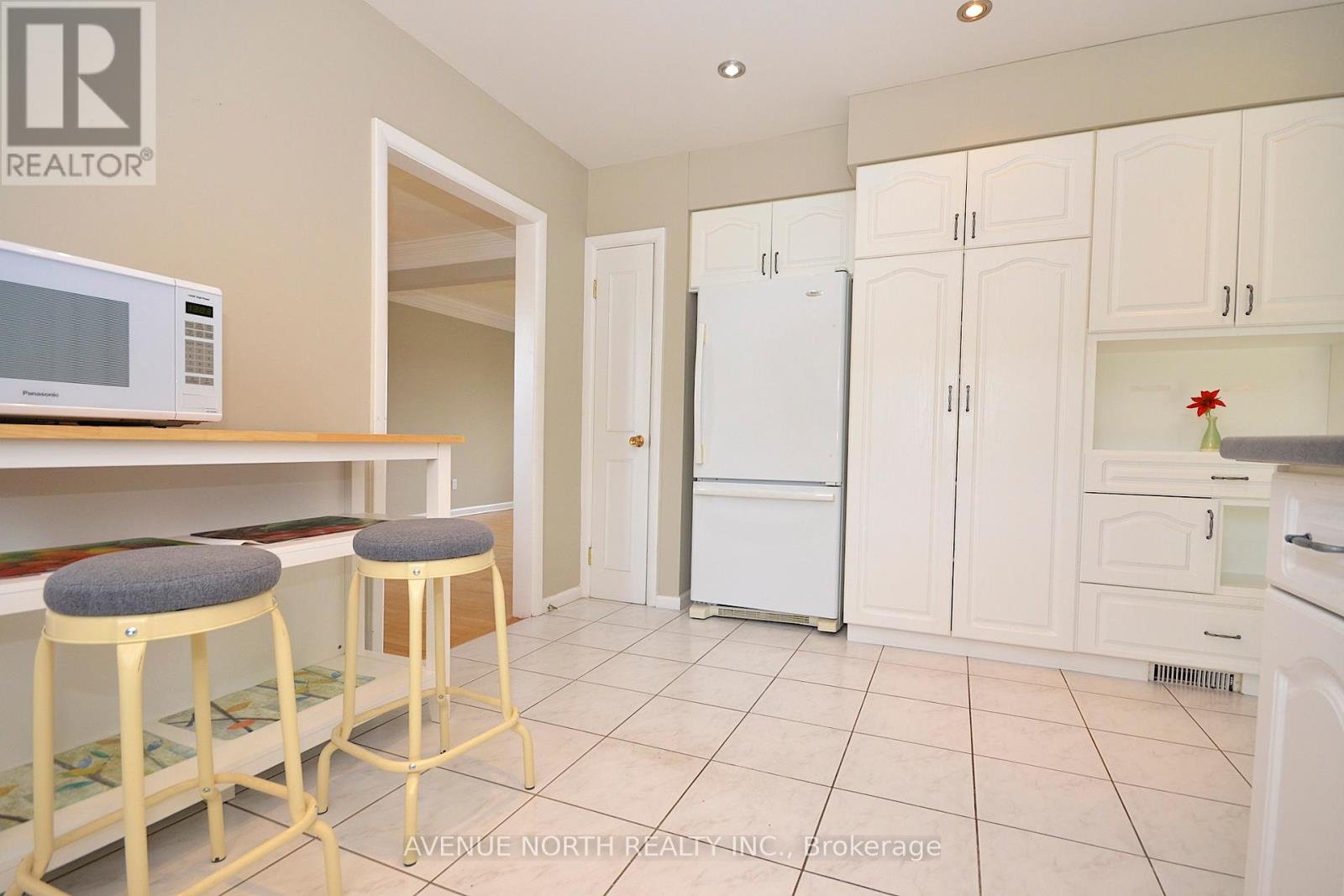 866 Claude Street, Ottawa, Ontario  K1K 2S6 - Photo 12 - X12125387