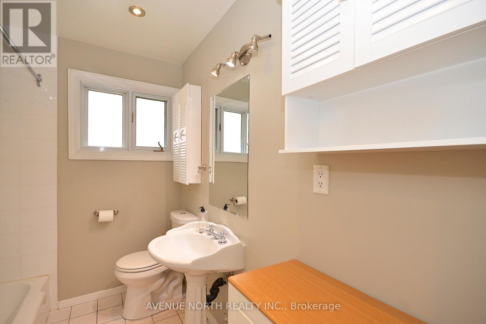 866 Claude Street, Ottawa, Ontario  K1K 2S6 - Photo 18 - X12125387