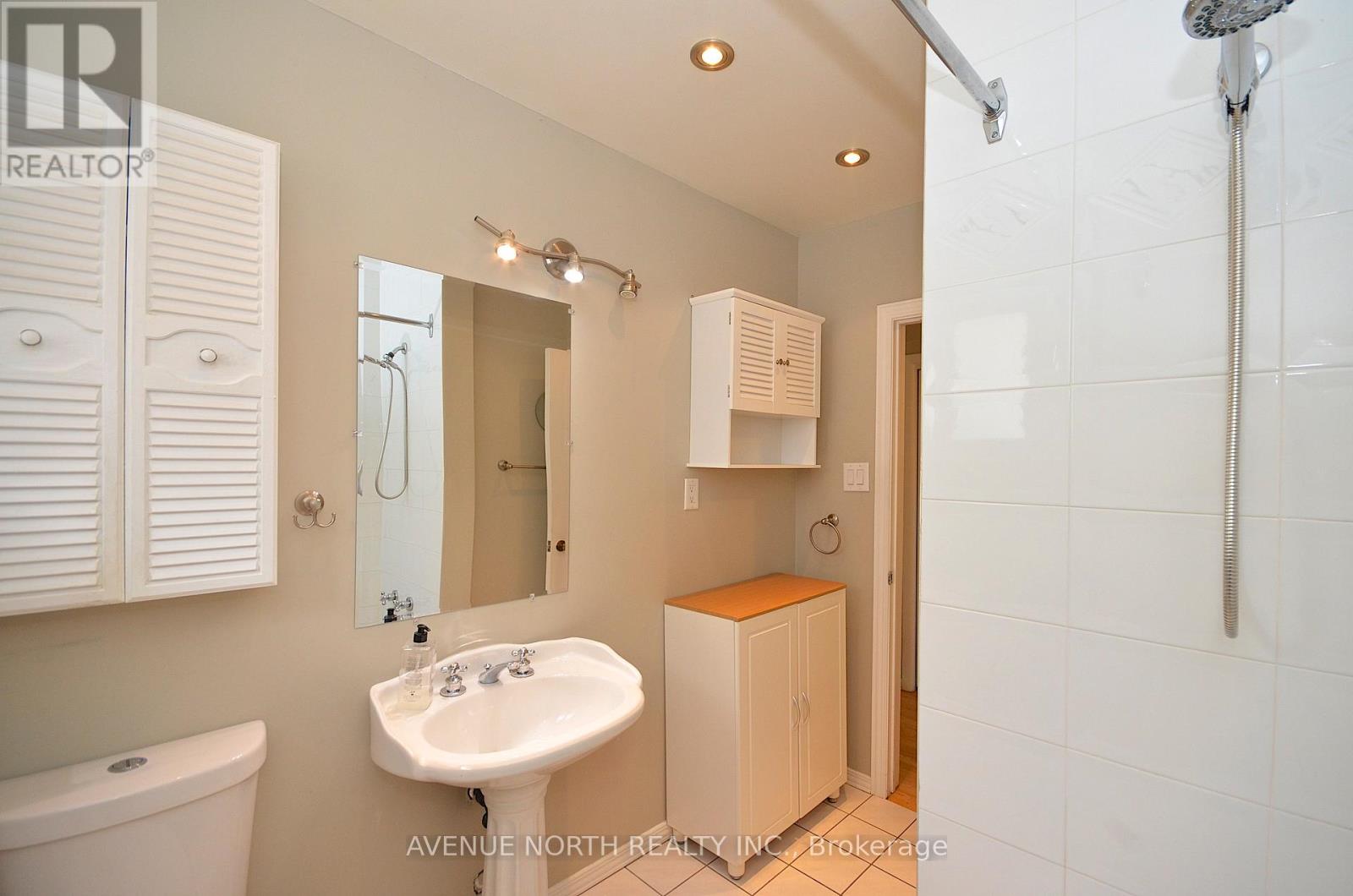 866 Claude Street, Ottawa, Ontario  K1K 2S6 - Photo 19 - X12125387