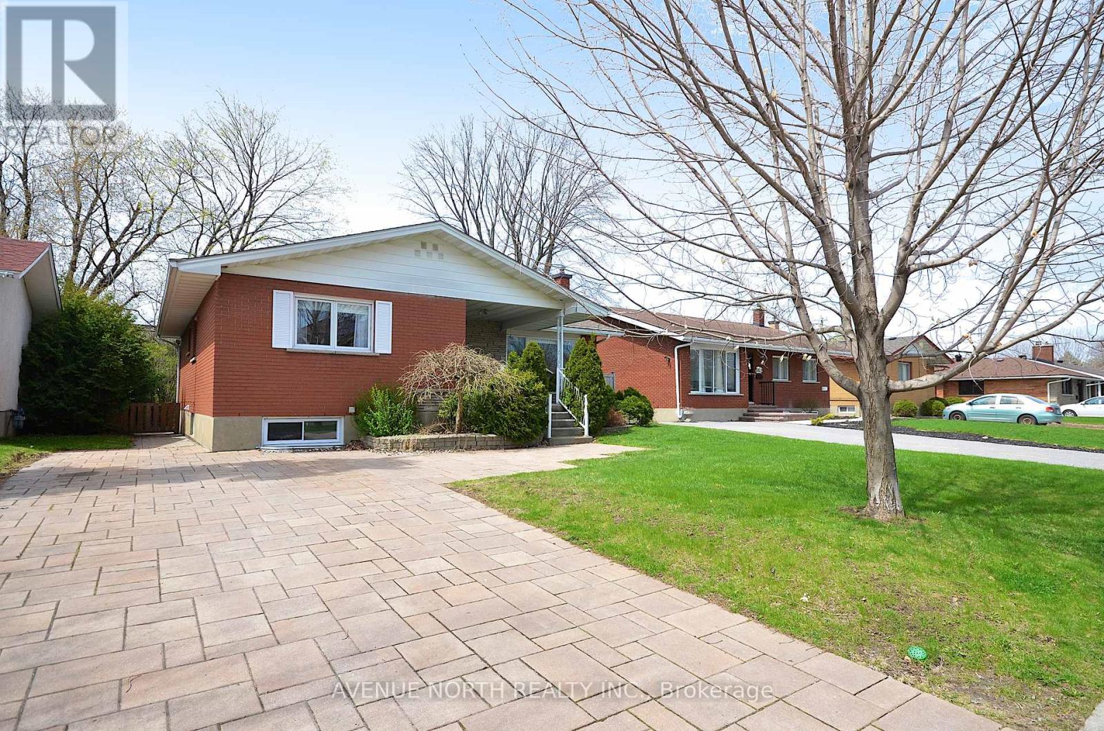 866 Claude Street, Ottawa, Ontario  K1K 2S6 - Photo 2 - X12125387