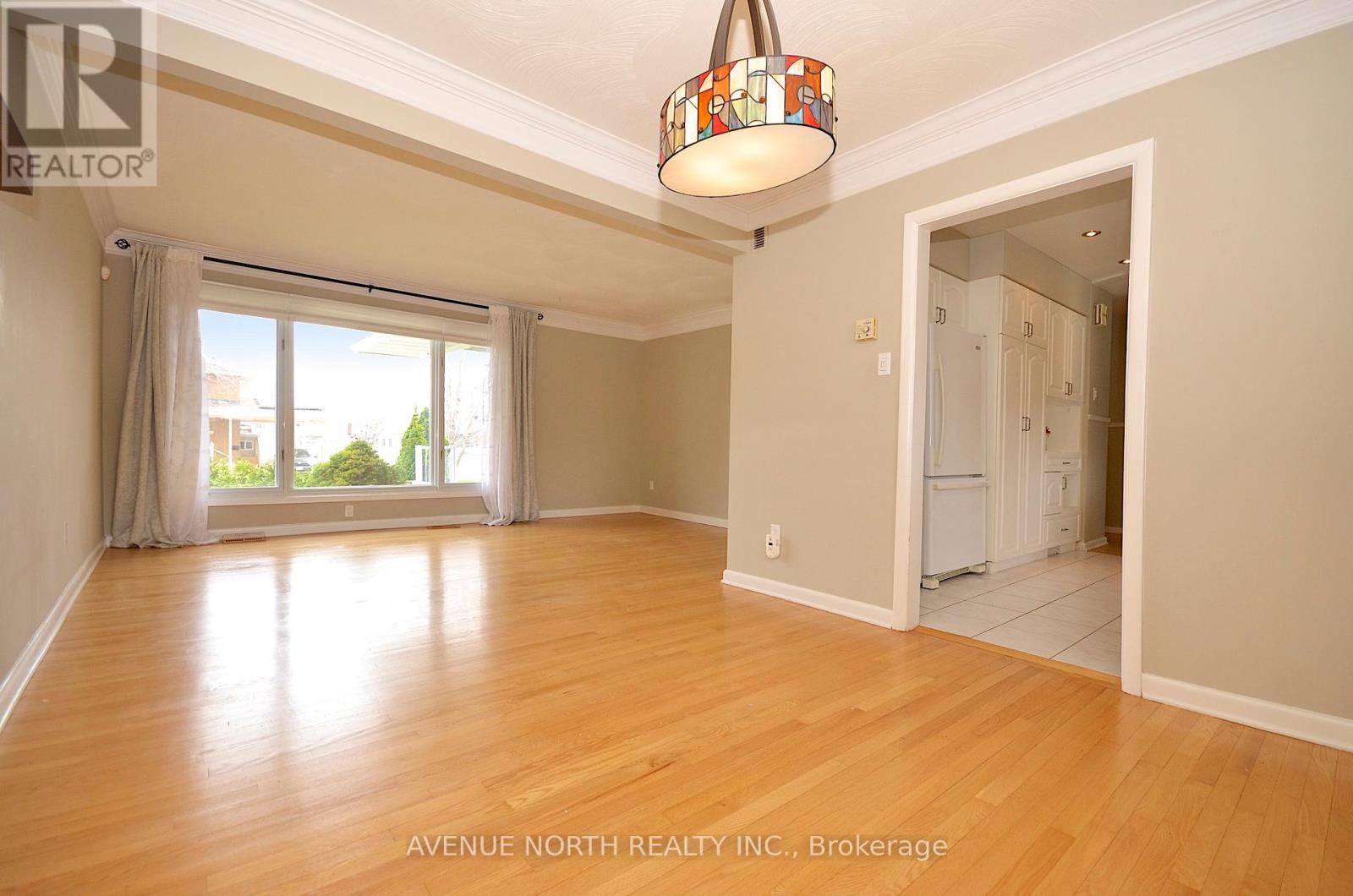 866 Claude Street, Ottawa, Ontario  K1K 2S6 - Photo 7 - X12125387