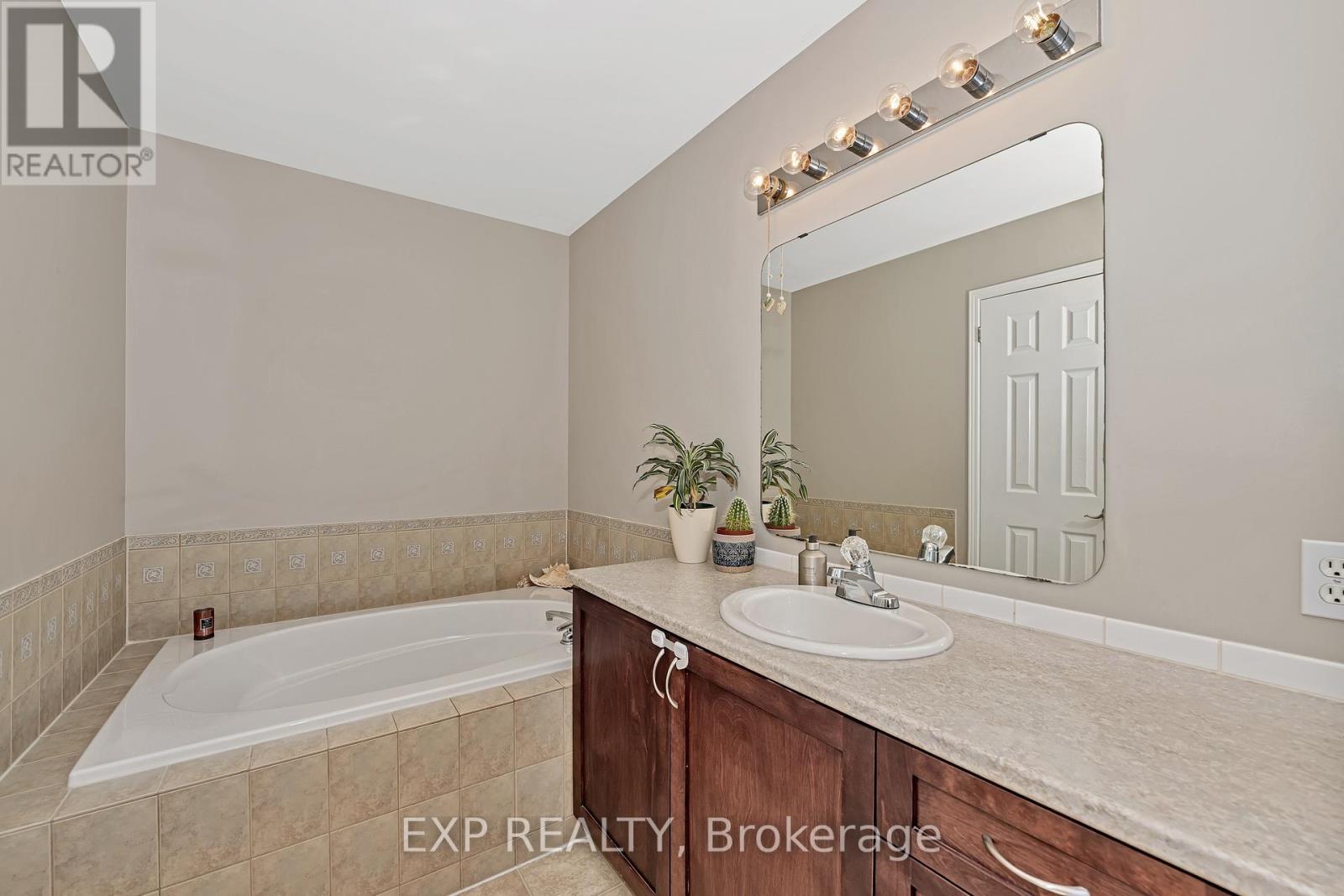 1047 Capreol Street, Ottawa, Ontario  K4A 4Z9 - Photo 19 - X12125491