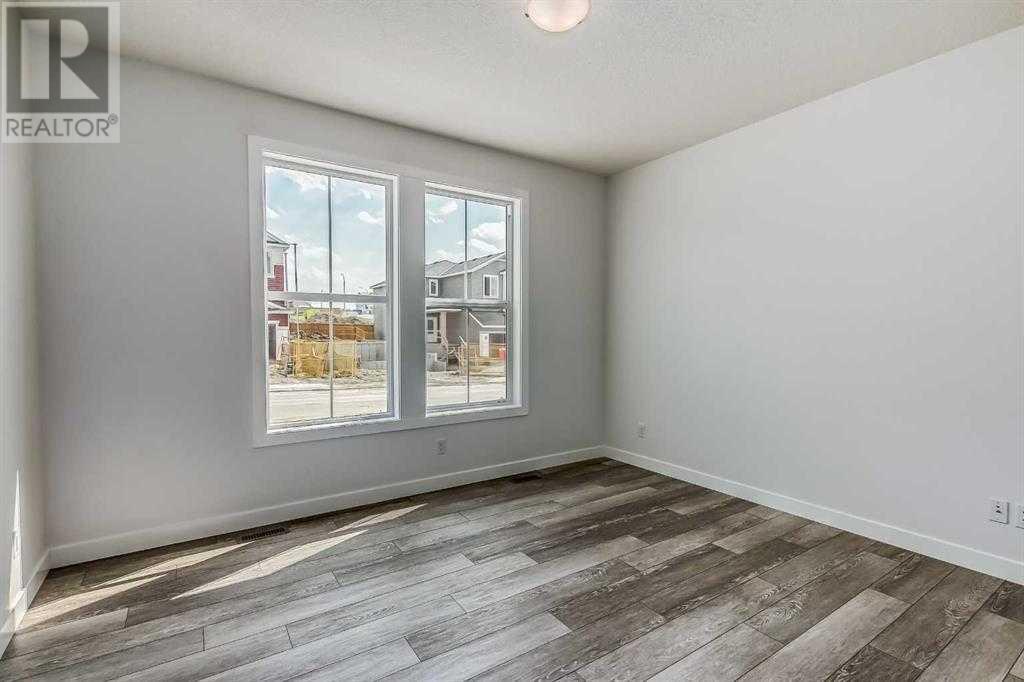 Property at 140 Amblehurst Green NW image 4
