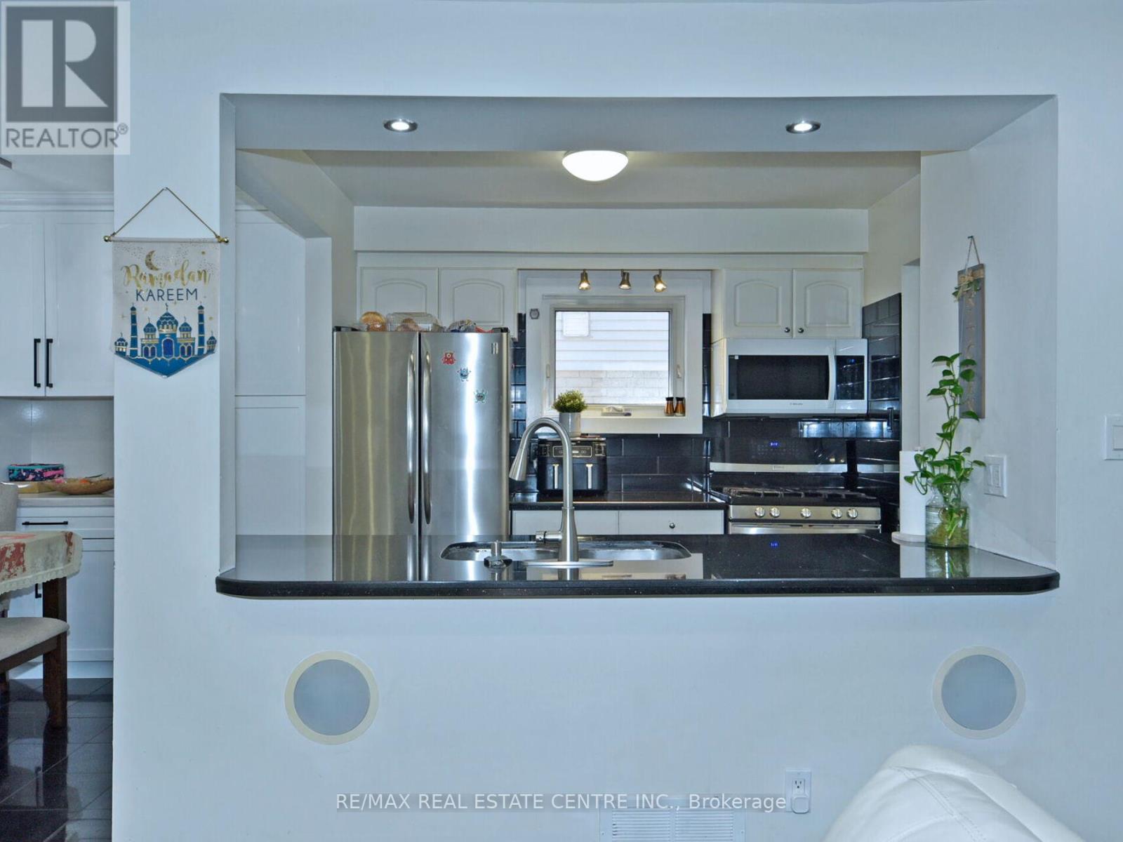 41 Fieldview Crescent, Whitby, Ontario  L1N 8B5 - Photo 10 - E12041897