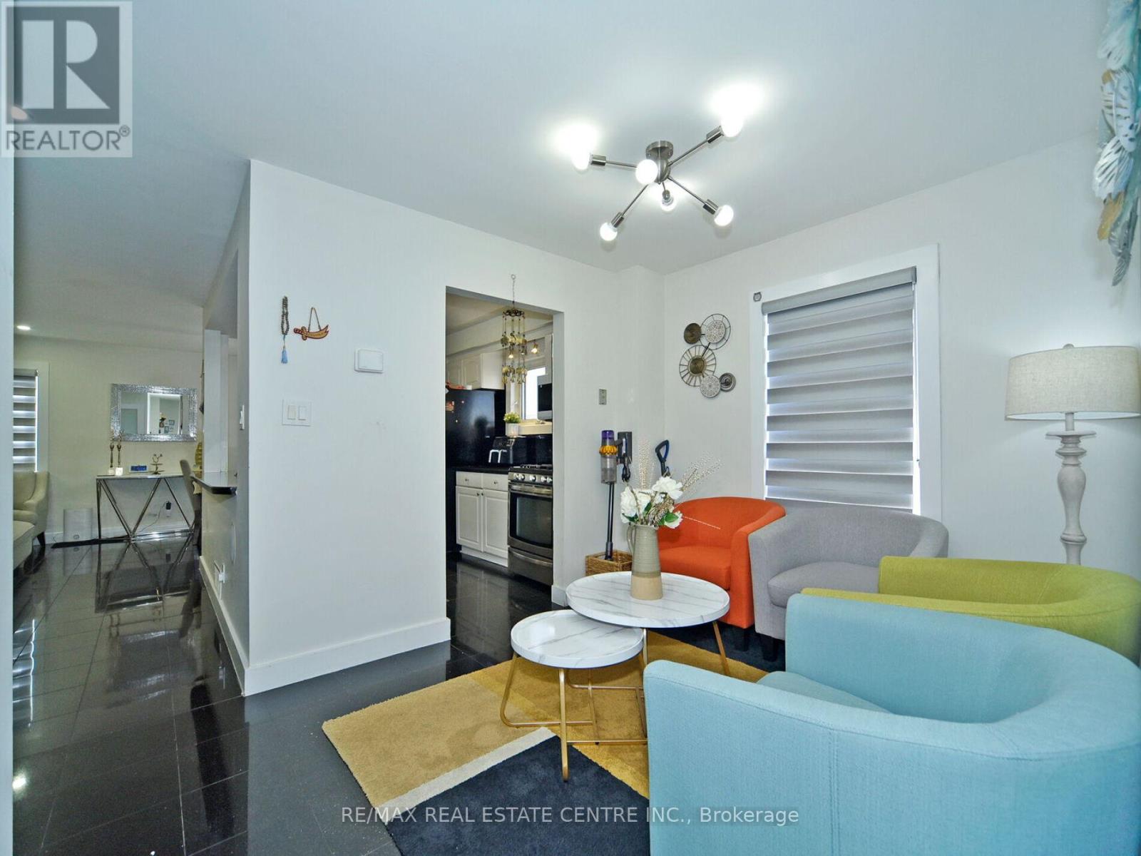 Property at 41 FIELDVIEW CRESCENT image 4