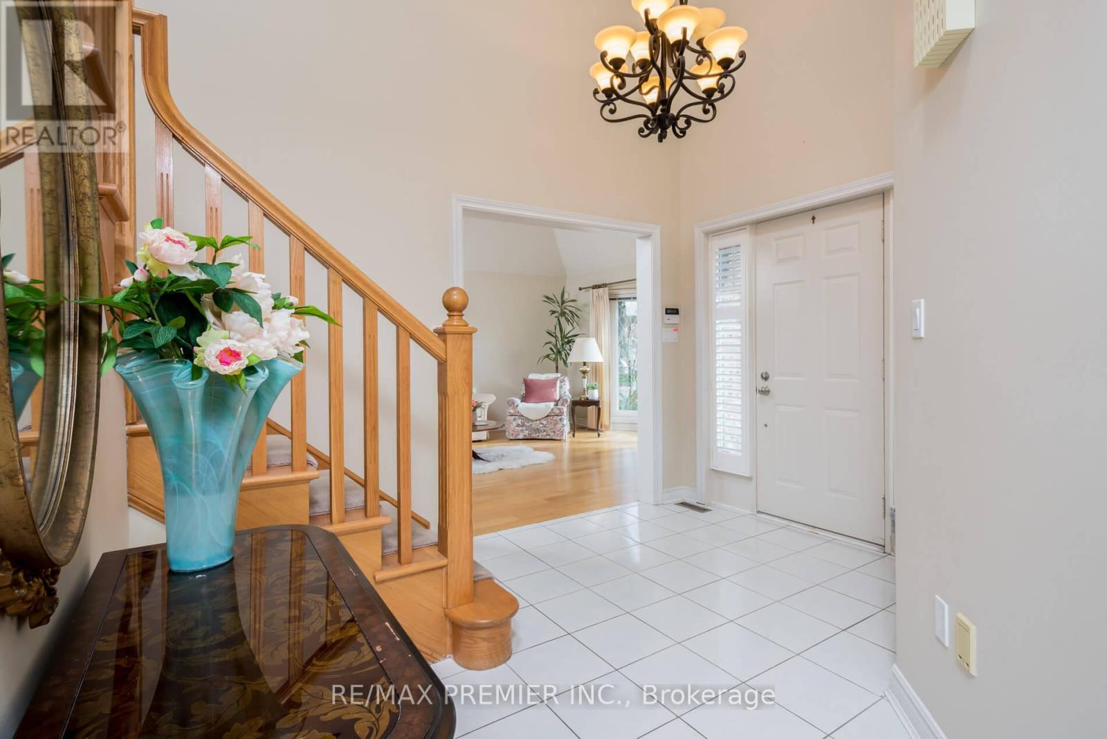 4011 Lantern Lane, Burlington, Ontario  L7L 5Z2 - Photo 3 - W12108914