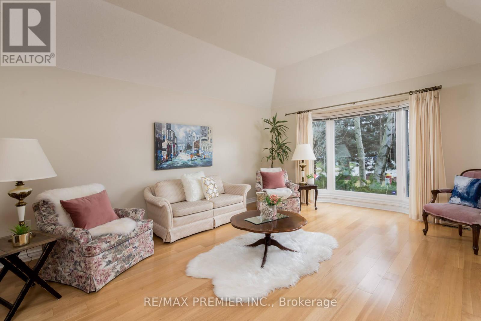 4011 Lantern Lane, Burlington, Ontario  L7L 5Z2 - Photo 6 - W12108914