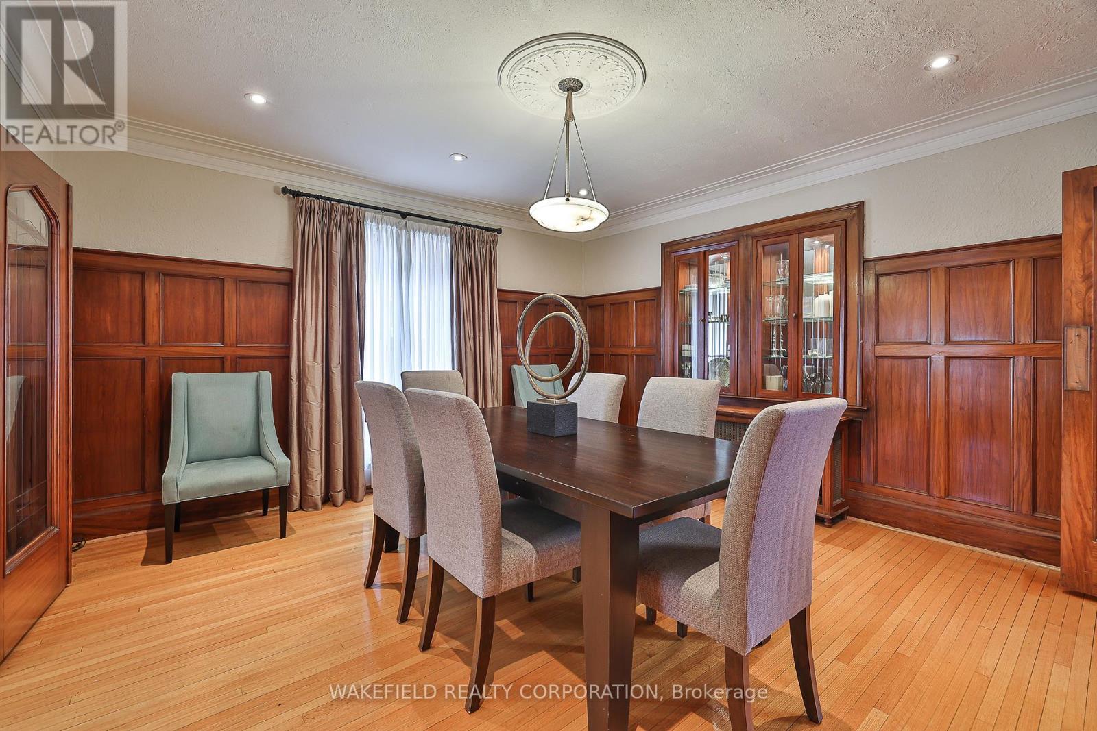 31 Hillcrest Drive, Toronto, Ontario  M6G 2E2 - Photo 12 - C12125349