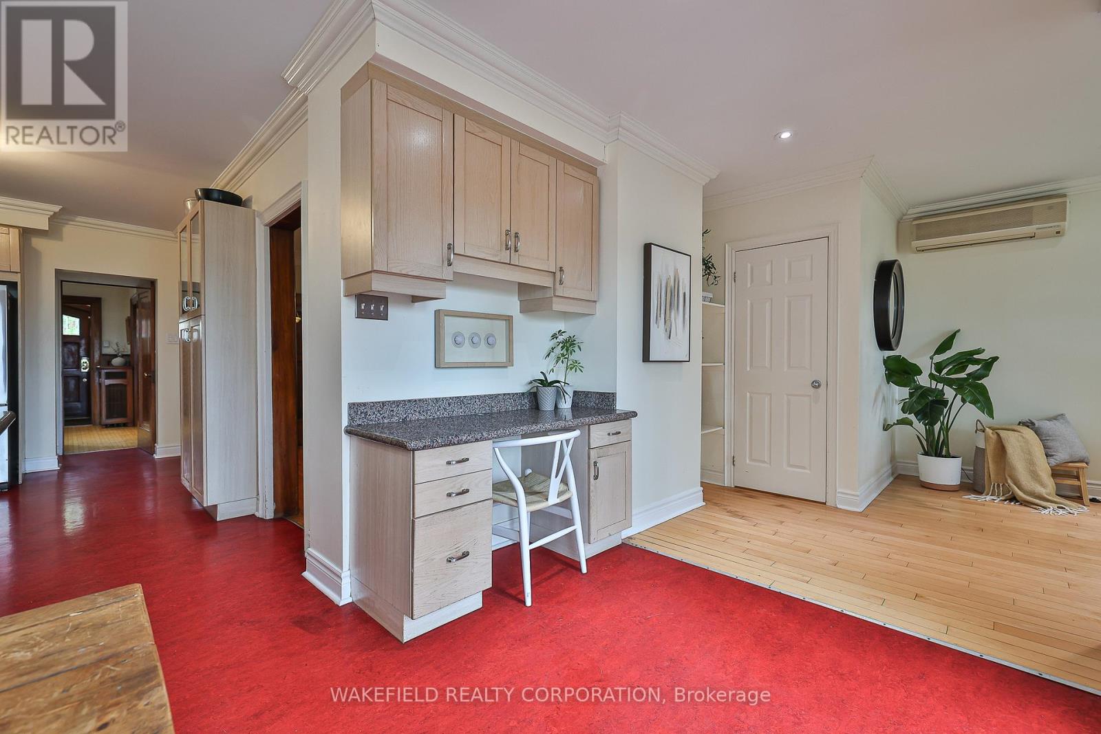 31 Hillcrest Drive, Toronto, Ontario  M6G 2E2 - Photo 19 - C12125349
