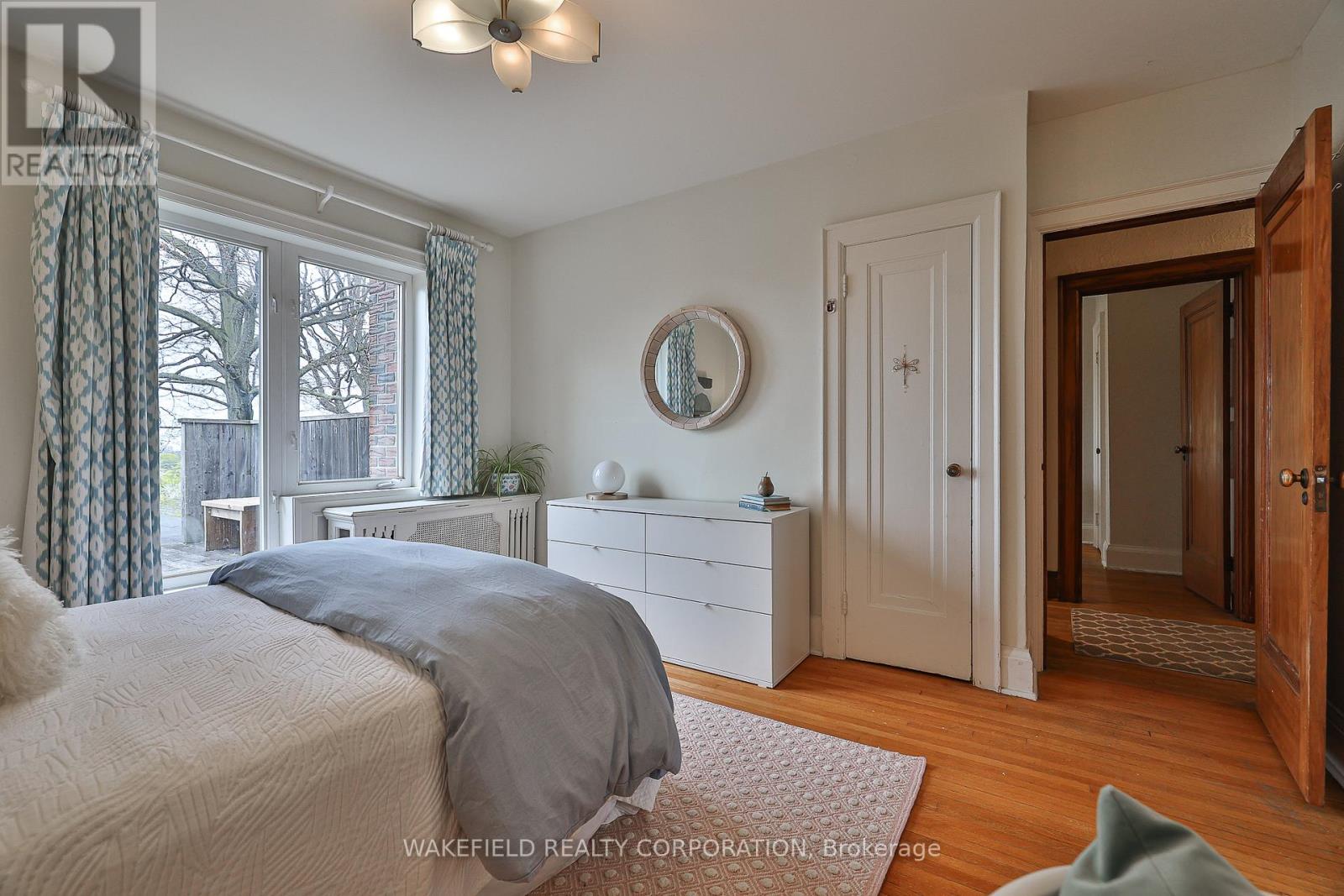 31 Hillcrest Drive, Toronto, Ontario  M6G 2E2 - Photo 26 - C12125349