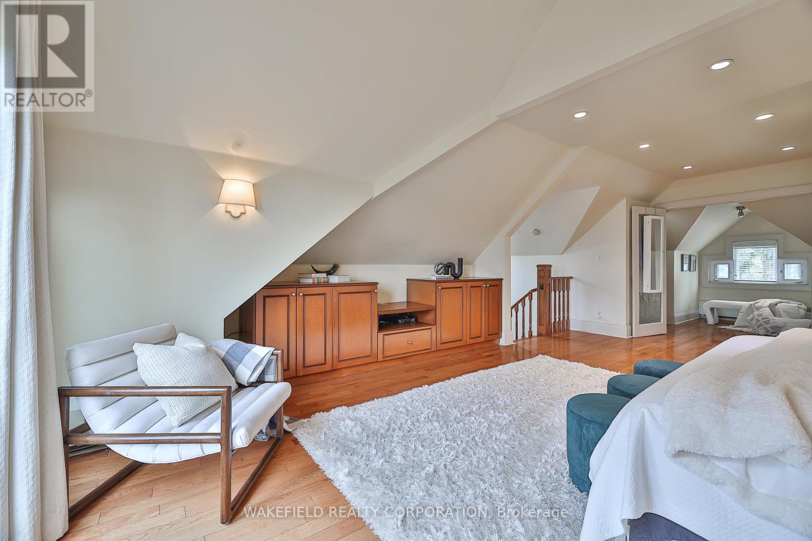31 Hillcrest Drive, Toronto, Ontario  M6G 2E2 - Photo 44 - C12125349