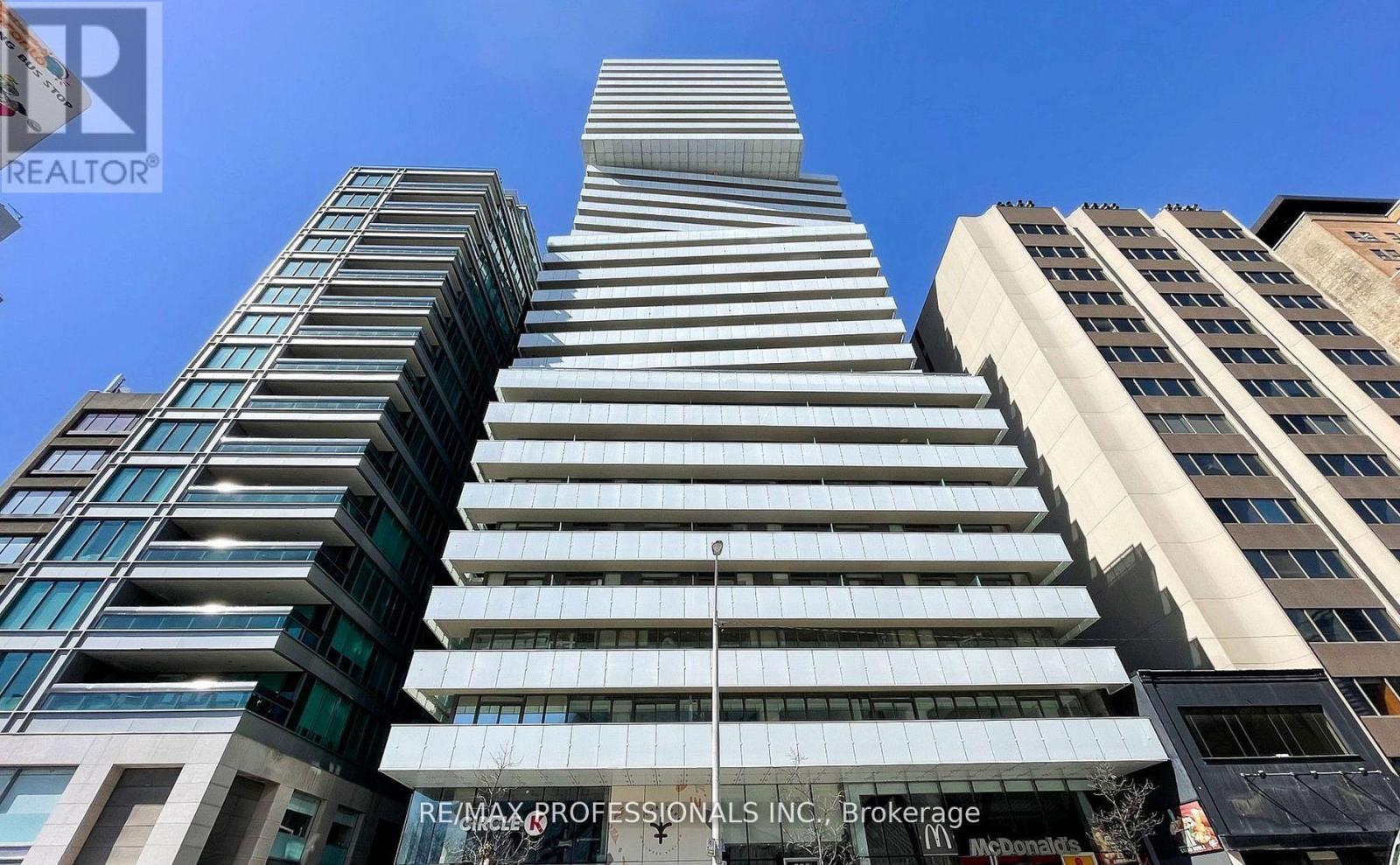1604 - 200 Bloor Street W, Toronto, Ontario  M5S 1T8 - Photo 2 - C12125494