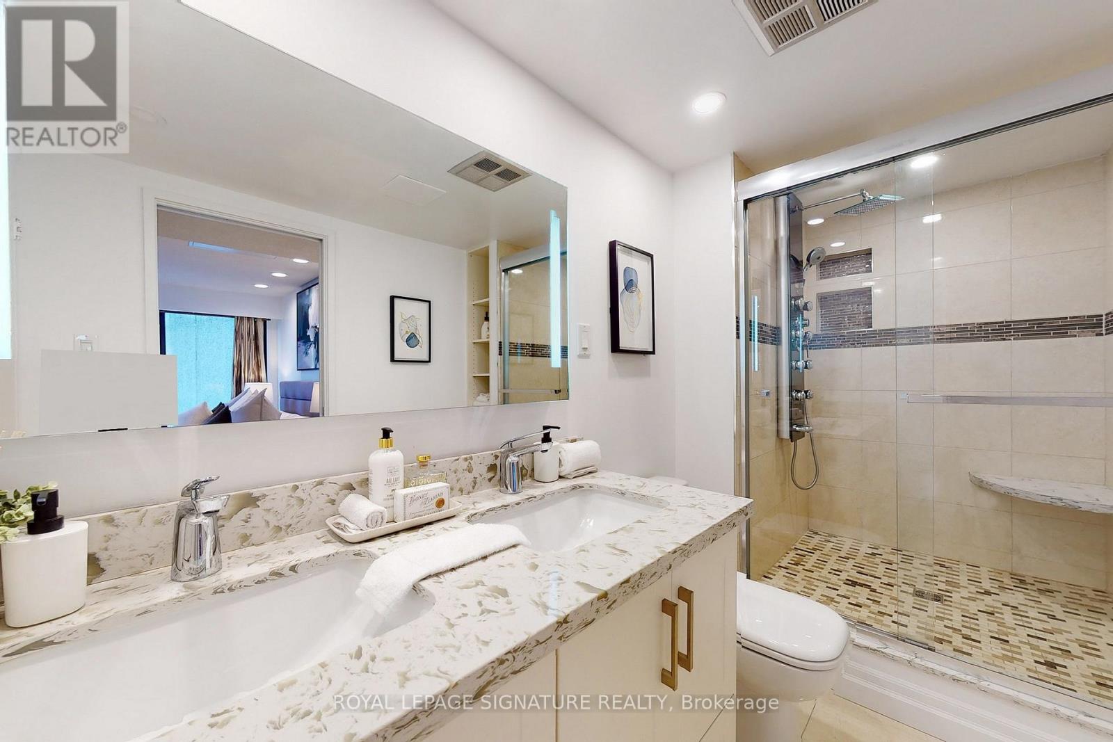 604 - 65 Harbour Square, Toronto, Ontario  M5J 2L4 - Photo 31 - C12125528