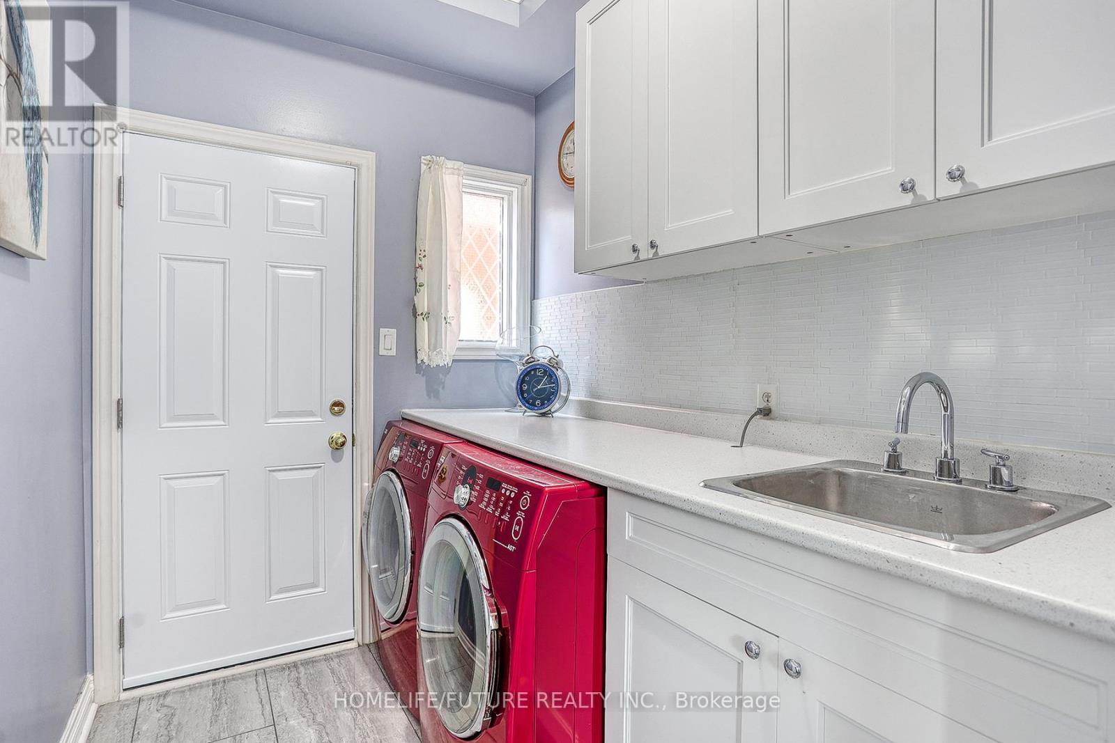 56 Ringwood Drive, Whitby, Ontario  L1R 1Y7 - Photo 8 - E12125531