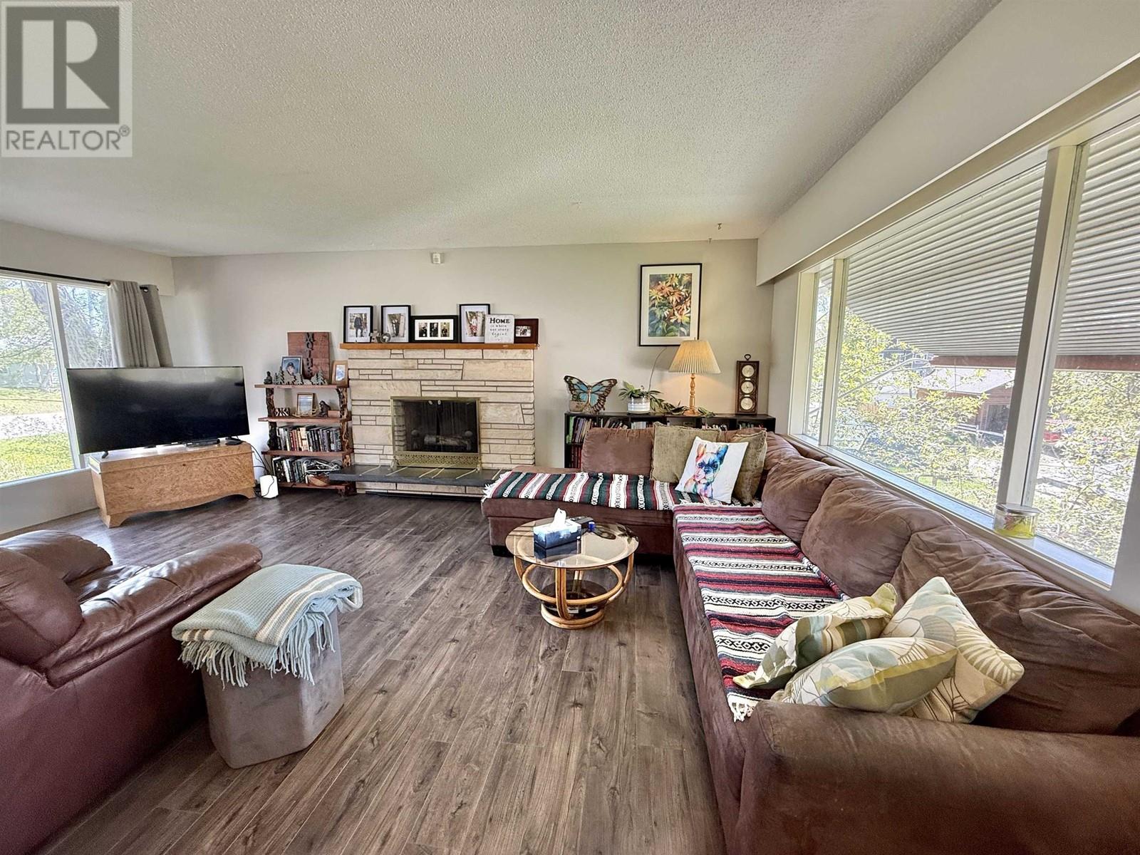 Property at 667 MCLEAN STREET image 3