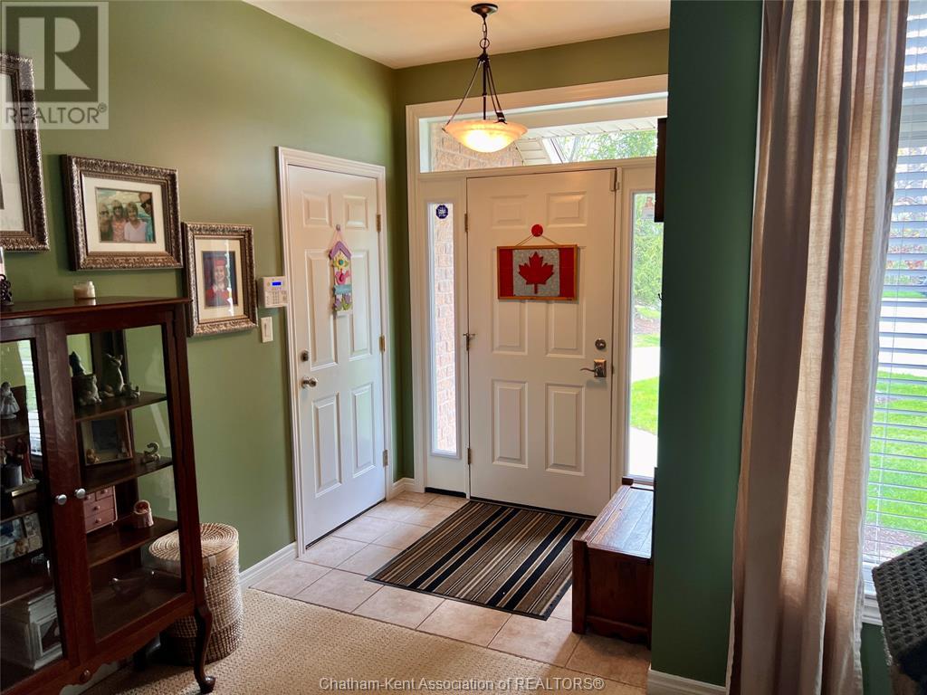 12 Creekview Place, Chatham, Ontario  N7L 0A2 - Photo 4 - 25011102