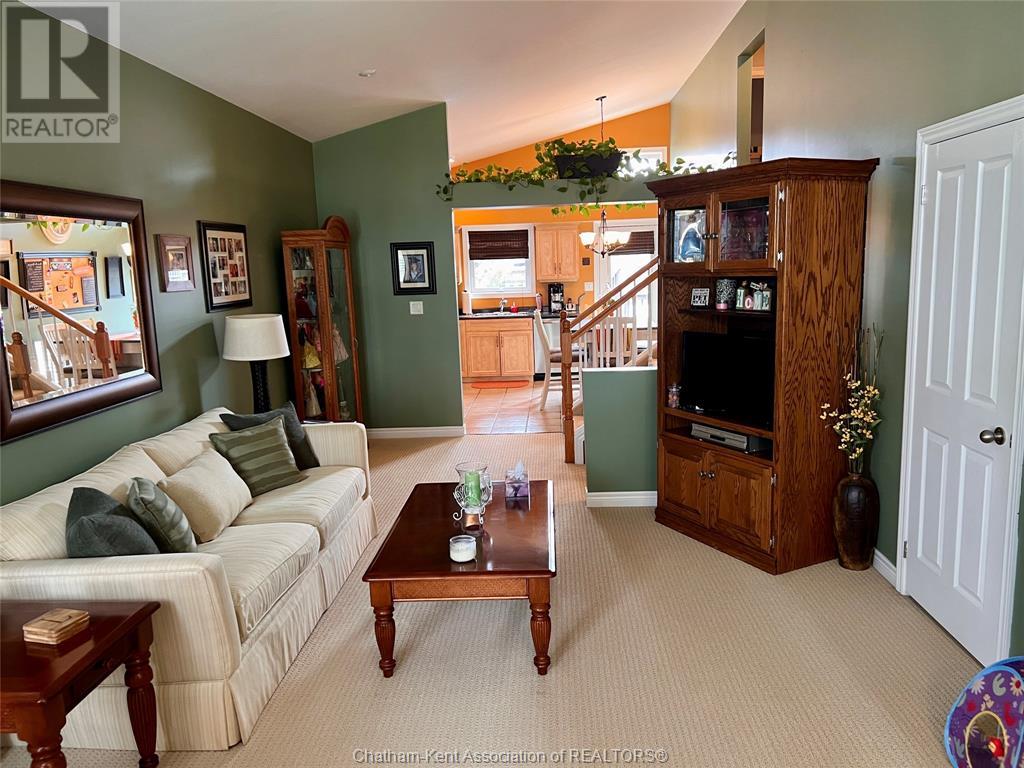 12 Creekview Place, Chatham, Ontario  N7L 0A2 - Photo 5 - 25011102