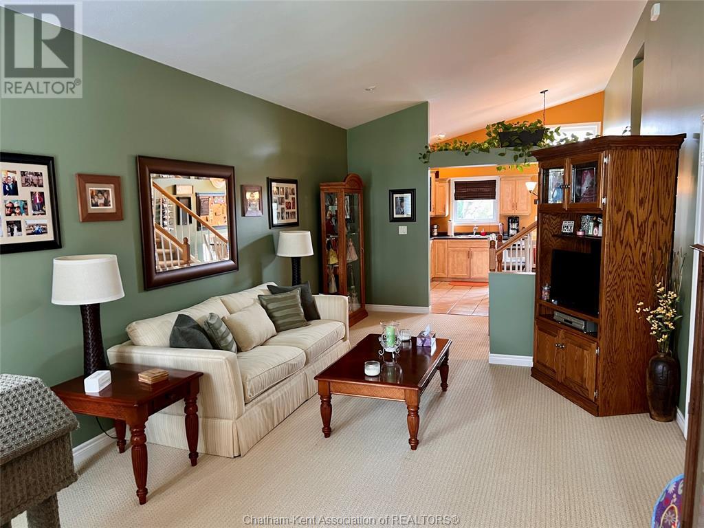 12 Creekview Place, Chatham, Ontario  N7L 0A2 - Photo 6 - 25011102
