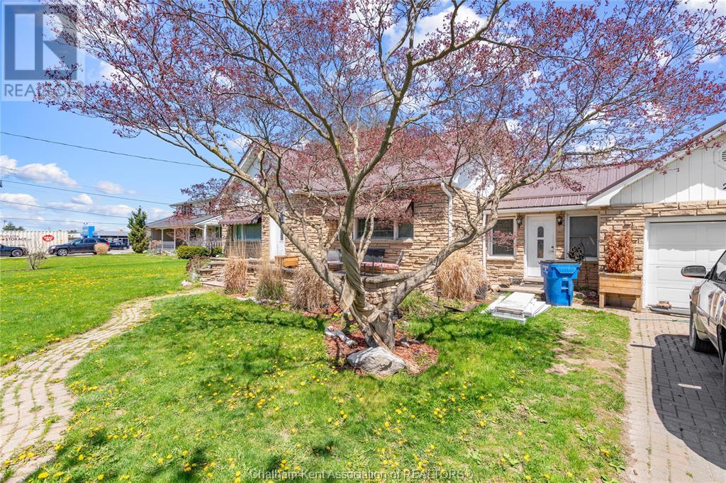 Property at 237 Chatham STREET North image 3