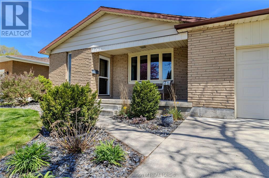 27 Diamond Drive, Chatham, Ontario  N7M 5V3 - Photo 4 - 25010938
