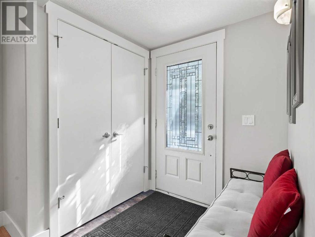 Property at 5267 Dalcroft Crescent NW image 3