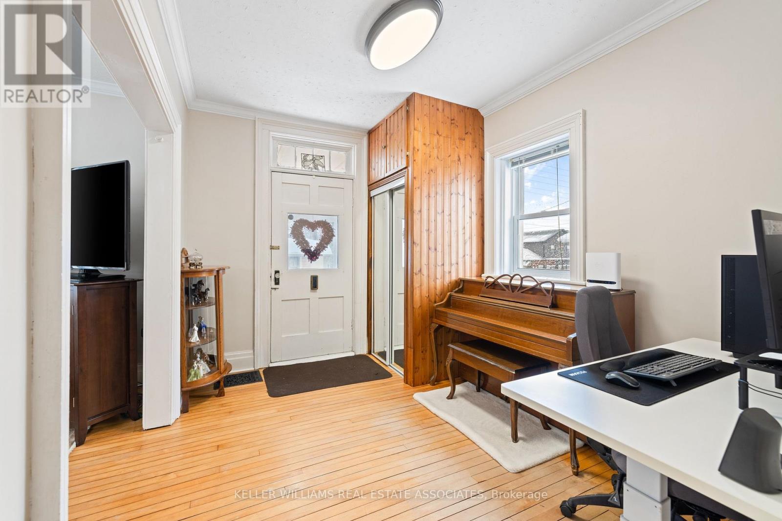 Property at 1379 KILLARNEY BEACH ROAD image 4