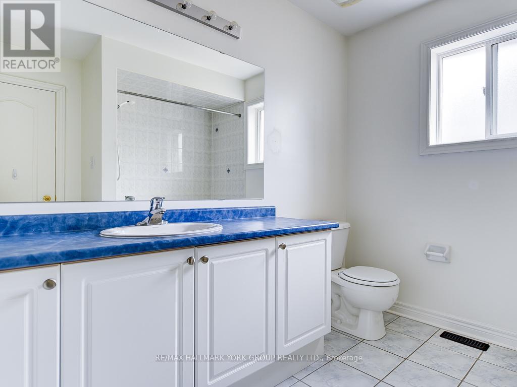 92 Memorial Gardens Way, Newmarket, Ontario  L3X 3A7 - Photo 31 - N12125370