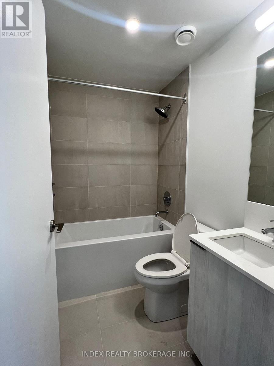 305 - 1000 Portage Parkway, Vaughan, Ontario  L4K 0L1 - Photo 4 - N12125380