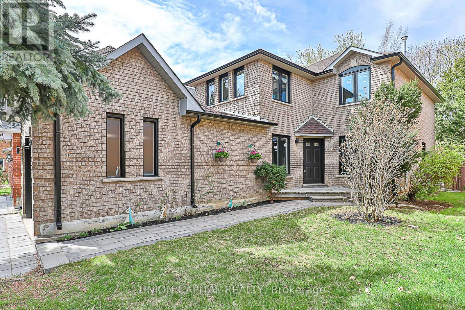 11 Newmill Crescent, Richmond Hill, Ontario  L4C 9T7 - Photo 2 - N12125420