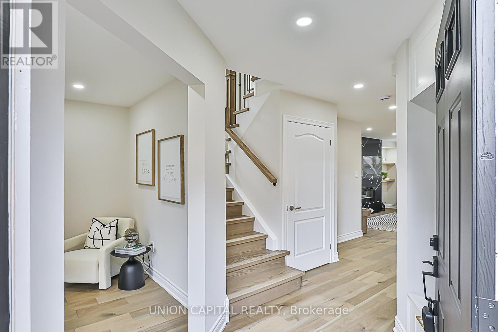 11 Newmill Crescent, Richmond Hill, Ontario  L4C 9T7 - Photo 3 - N12125420
