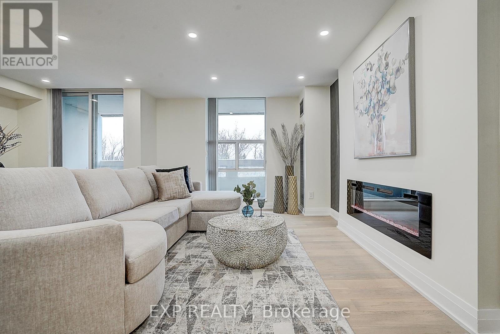 703 - 60 Inverlochy Boulevard, Markham, Ontario  L3T 4T7 - Photo 5 - N12125527