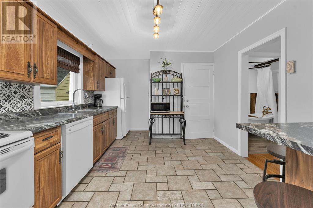 2426 Francois Road, Windsor, Ontario  N8W 4T4 - Photo 3 - 25011182