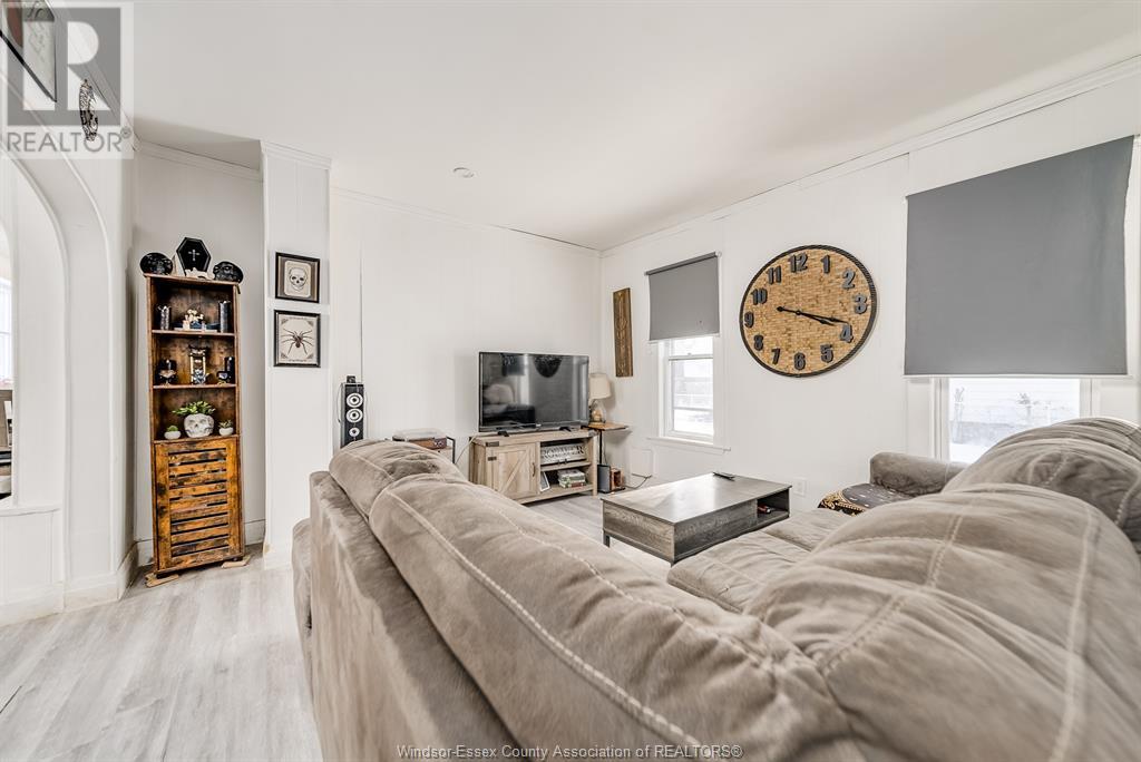 Property at 153 ADELAIDE STREET South image 3