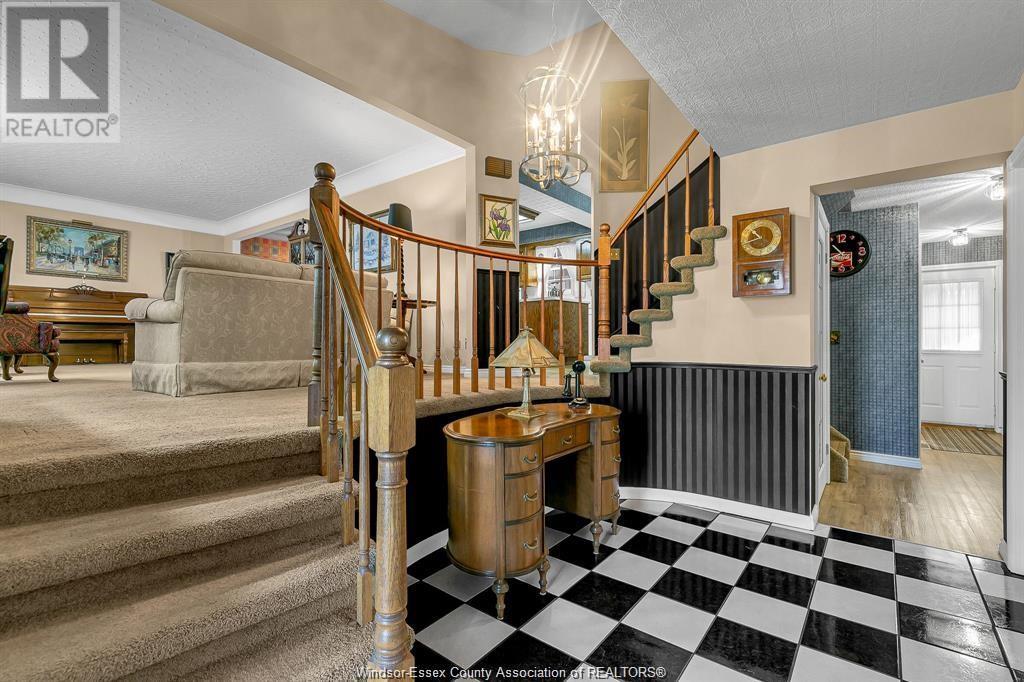 Property at 504 HARBOURNE CRESCENT image 3