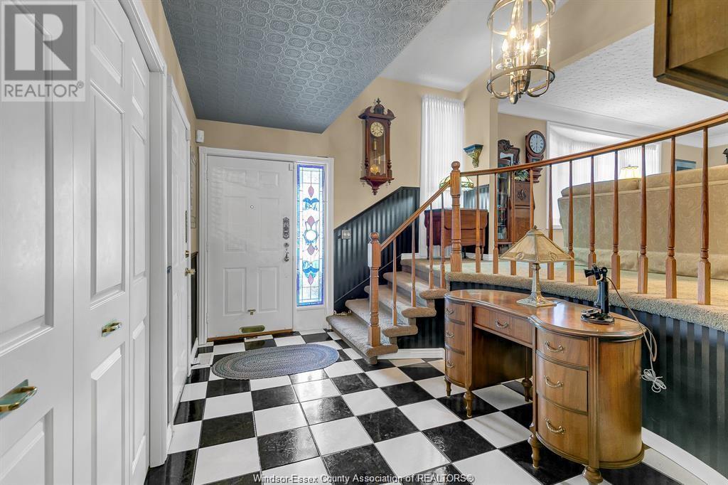Property at 504 HARBOURNE CRESCENT image 4