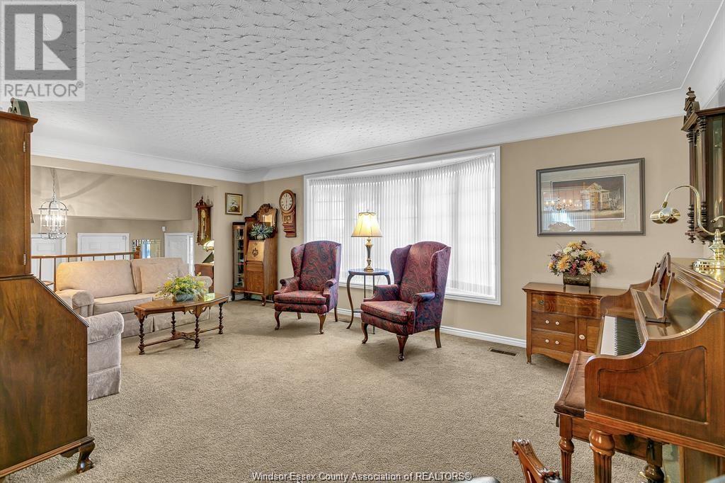 Property at 504 HARBOURNE CRESCENT image 5
