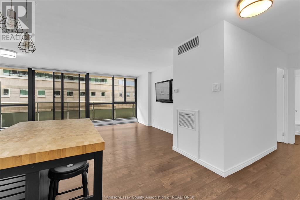 Property at 111 RIVERSIDE Unit# 410 image 5