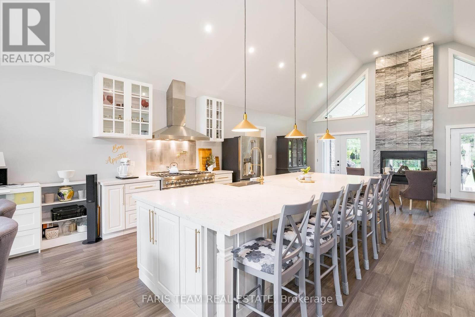Property at 94 42ND STREET S image 3