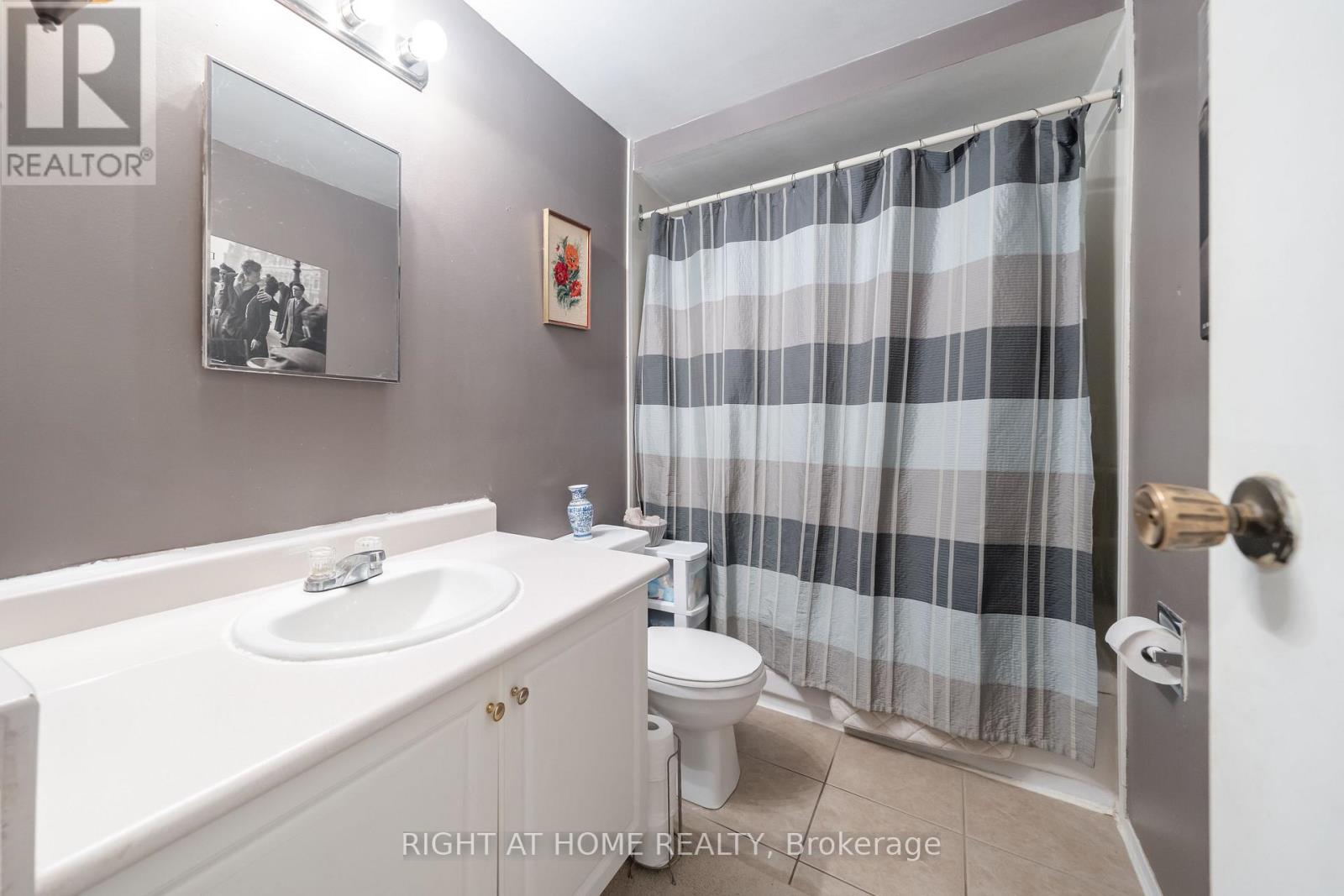 74 Burns Circle, Barrie, Ontario  L4N 5J8 - Photo 13 - S12125520