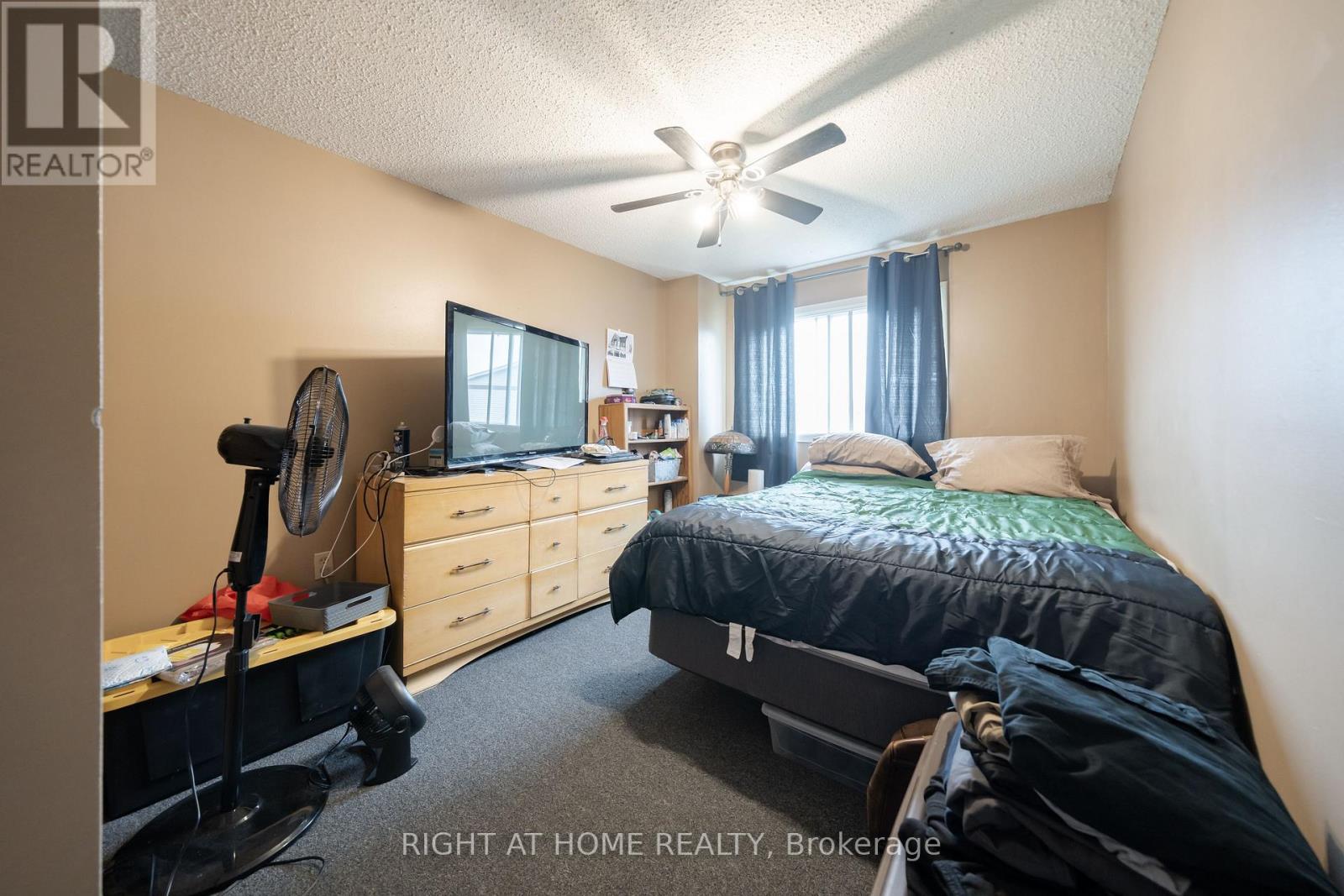 74 Burns Circle, Barrie, Ontario  L4N 5J8 - Photo 15 - S12125520
