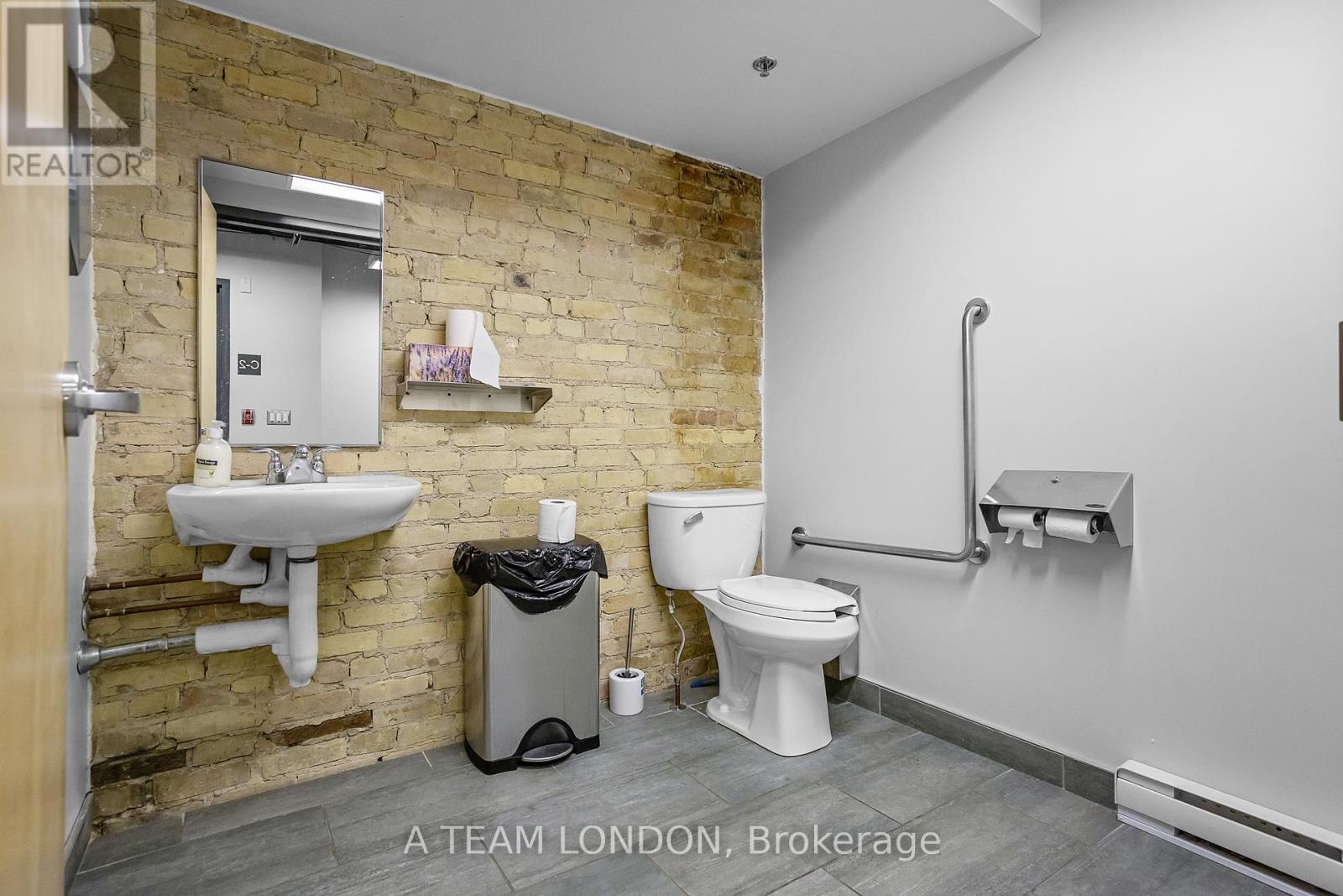 142 Dundas Street, London East, Ontario  N6A 1G1 - Photo 28 - X12125578
