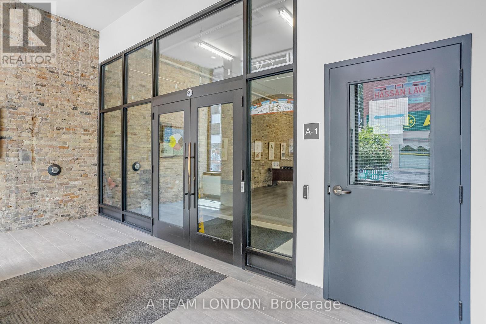 142 Dundas Street, London East, Ontario  N6A 1G1 - Photo 6 - X12125578